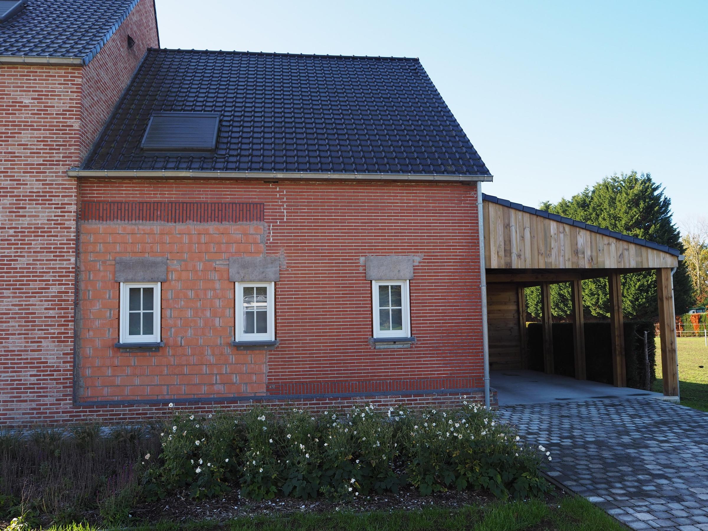 De gevel voor de renovatie